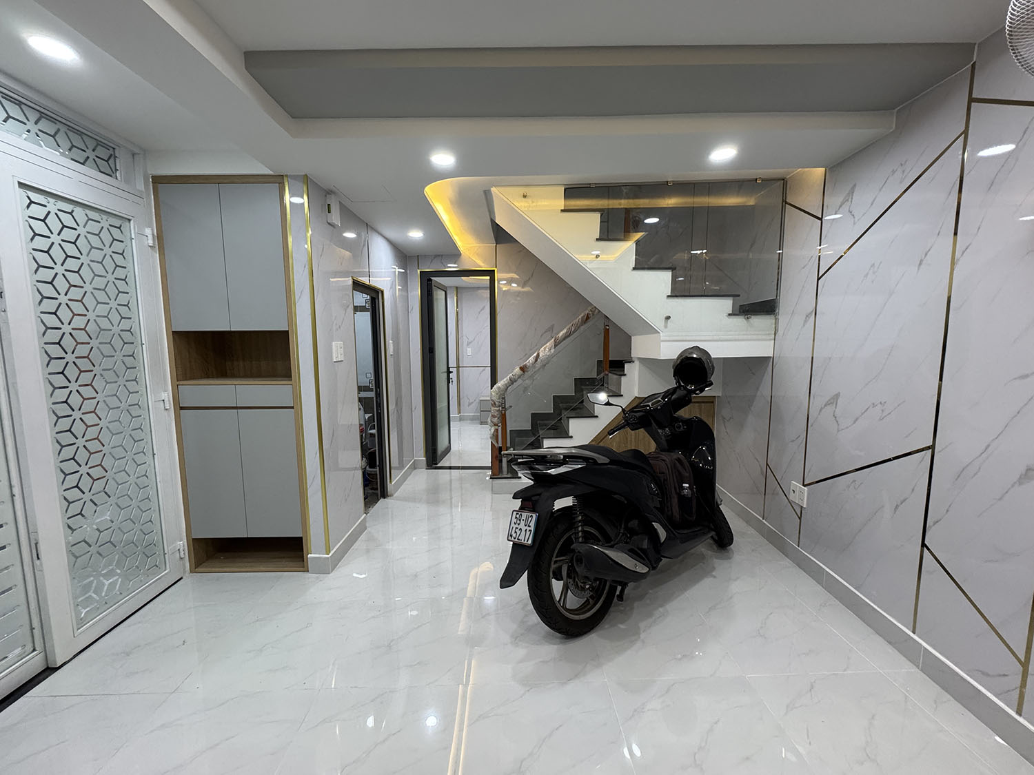 Biệt thự mini t.kế Tân Cổ Điển đẹp lung linh mặt tiền thụt (sát và liền kế mặt tiền ) Đoàn Thị Điểm